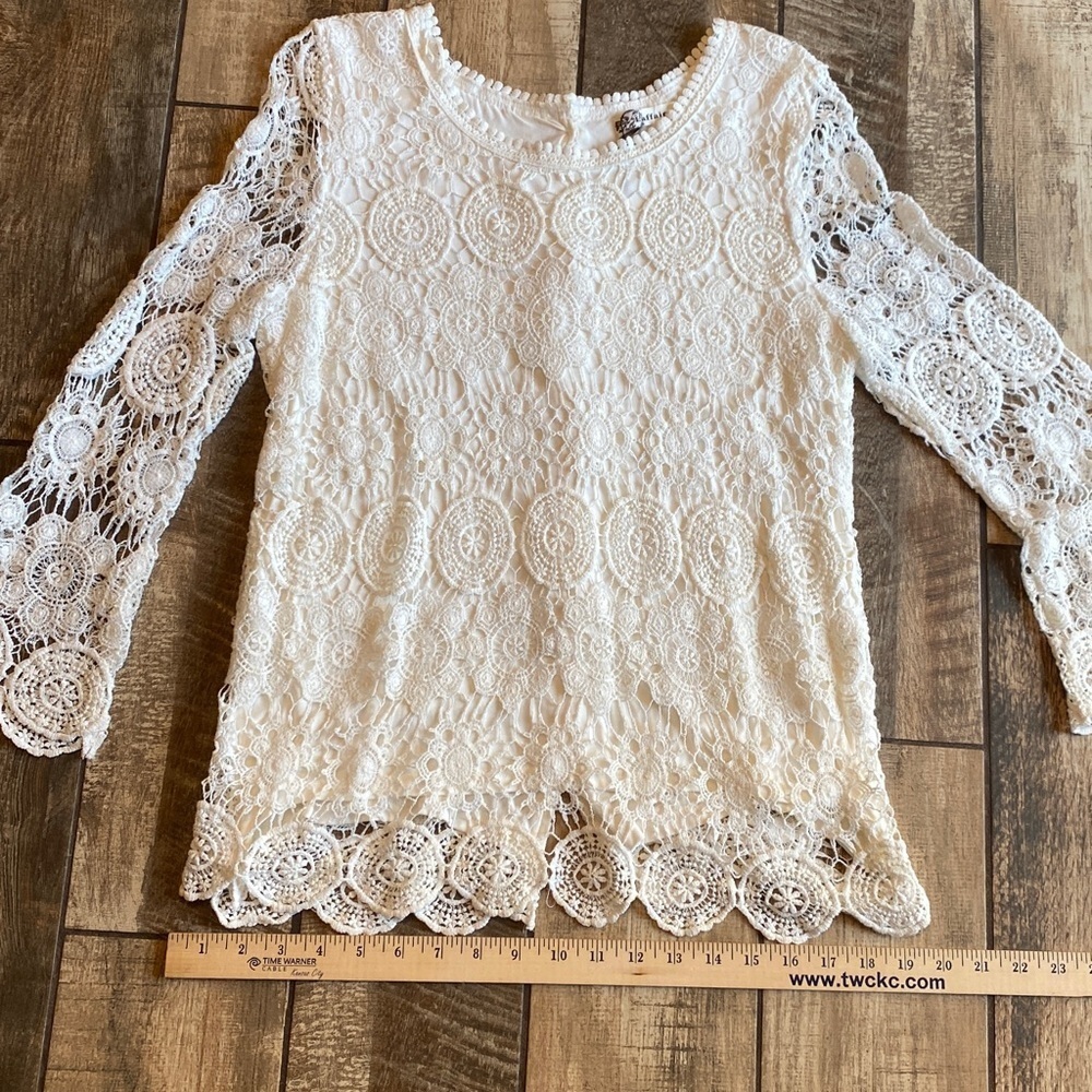 Laffaire Elegant Cream Lace Top ๐ - Picture 10 of 11
